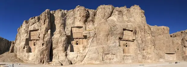 Villages aux Habitants et Coutumes Singulières